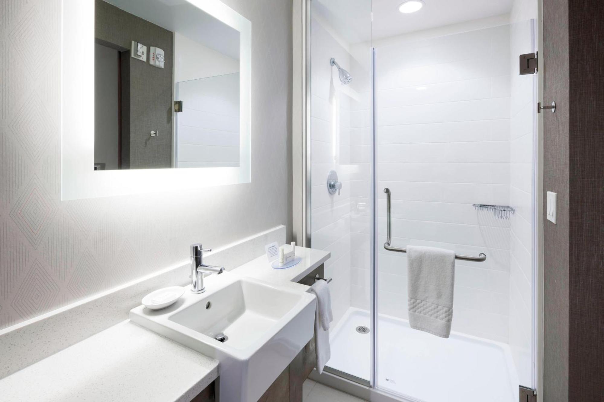 Hotel Springhill By Marriott Clearwater 3*